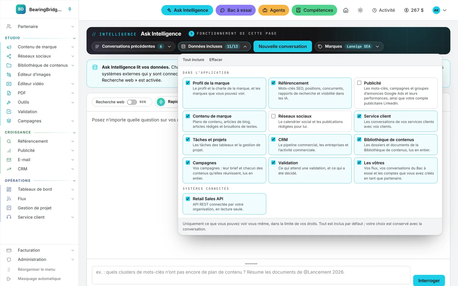 Le panneau Données incluses de la page Ask Intelligence : les données de l’application groupées par module, la Bibliothèque de contenus et un système connecté, chacun avec sa case à cocher