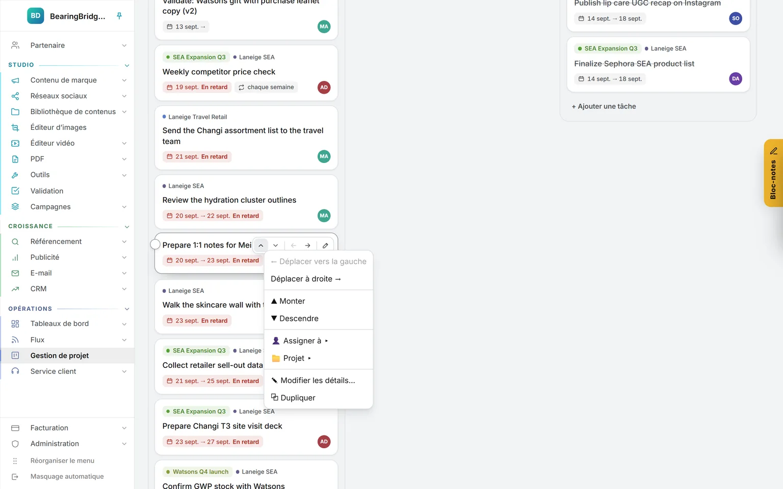 Les colonnes Kanban À faire, En cours et Terminé, avec le menu contextuel d’une carte ouvert : déplacer, attribuer, changer de projet, modifier, dupliquer