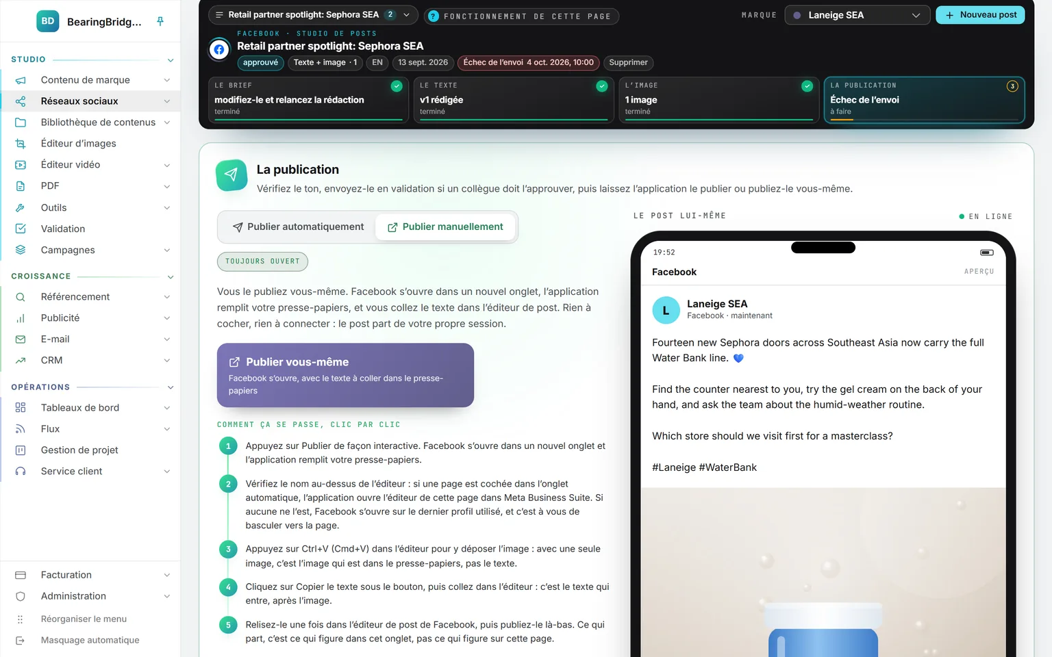 L’étape de mise en ligne d’une publication Facebook, avec Publier manuellement sélectionné : un bouton Publier vous-même, cinq étapes numérotées pour la mettre en ligne dans l’éditeur de la page, et l’aperçu de la publication avec son image